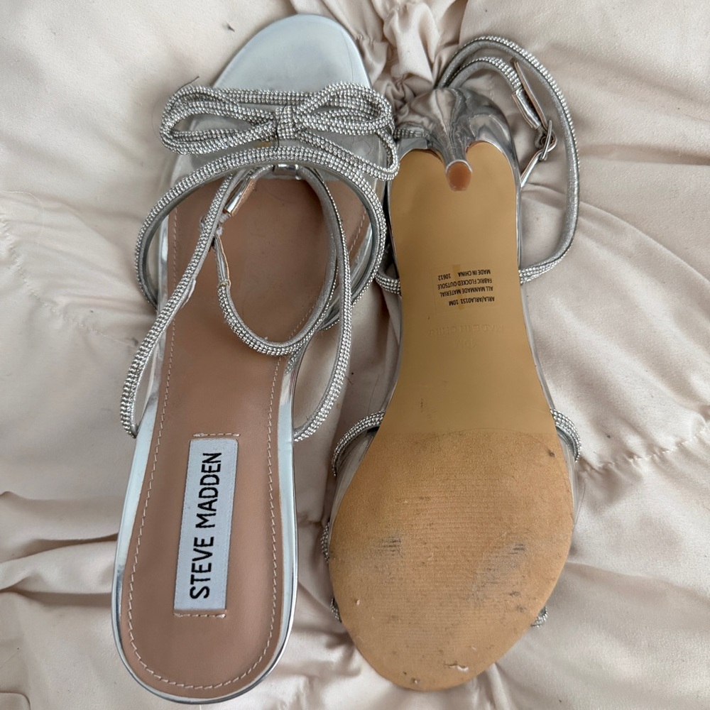 Steve Madden Metallic Silver Women's Heel - Picture 2 of 2